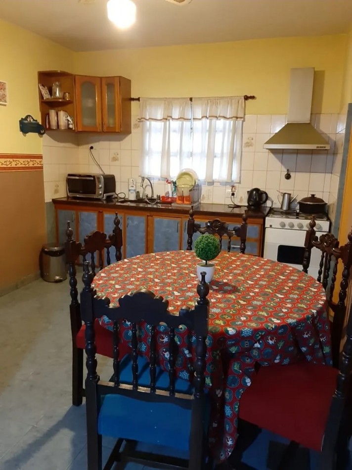 Casa Lanus Este Centro, 3 Ambientes Con Cochera Sin Expensas. Apta Credito