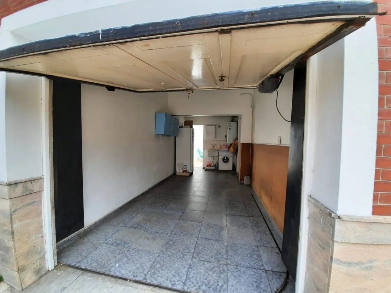 Casa Lanus Este Centro, 3 Ambientes Con Cochera Sin Expensas. Apta Credito