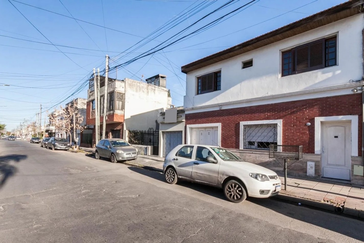 Casa Lanus Este Centro, 3 Ambientes Con Cochera Sin Expensas. Apta Credito