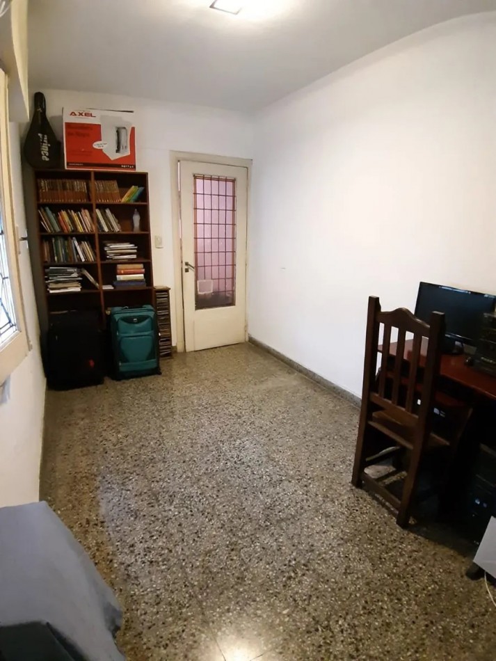 Casa Lanus Este Centro, 3 Ambientes Con Cochera Sin Expensas. Apta Credito