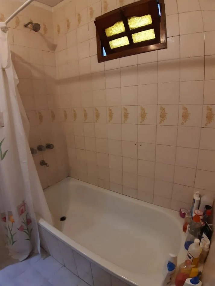 Casa Lanus Este Centro, 3 Ambientes Con Cochera Sin Expensas. Apta Credito