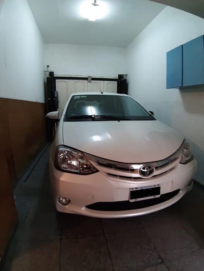 Casa Lanus Este Centro, 3 Ambientes Con Cochera Sin Expensas. Apta Credito