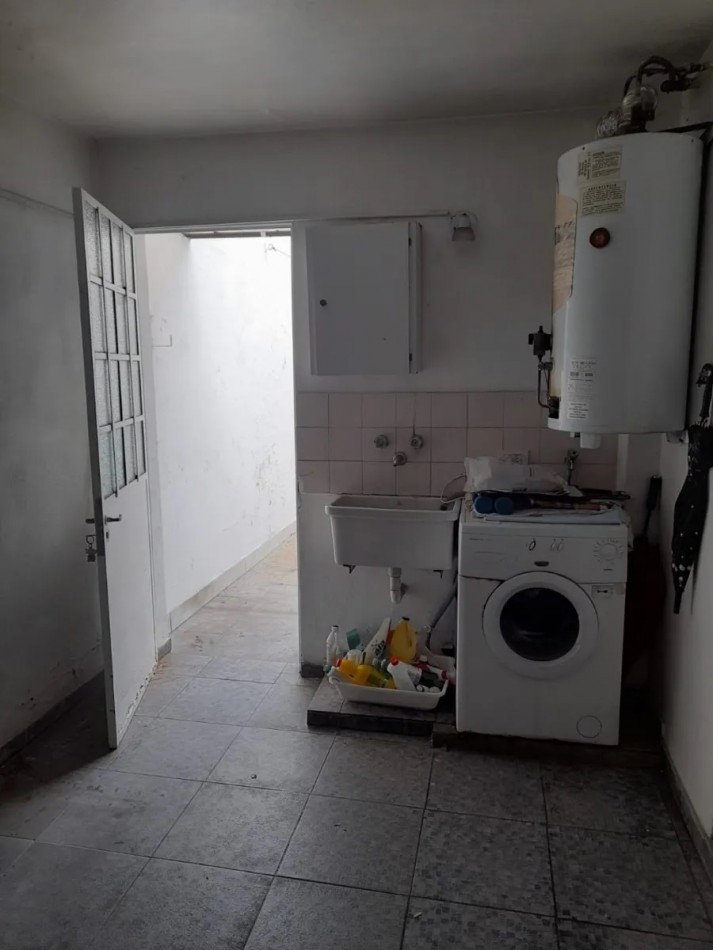 Casa Lanus Este Centro, 3 Ambientes Con Cochera Sin Expensas. Apta Credito
